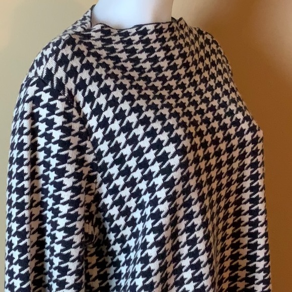 Patterned Sweater - Picture 2 of 6